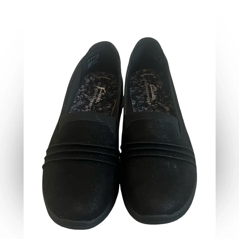 Clarks Women's Cloudsteppers Black Loafers. Size: 7M. NWOT. Great Condition.